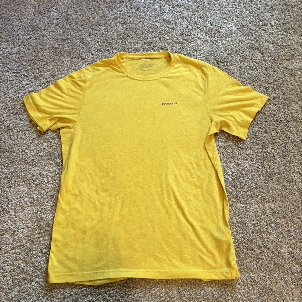 Patagonia Responsibili-Tee Men's Size M Yellow Short Sleeve Logo T-Shirt